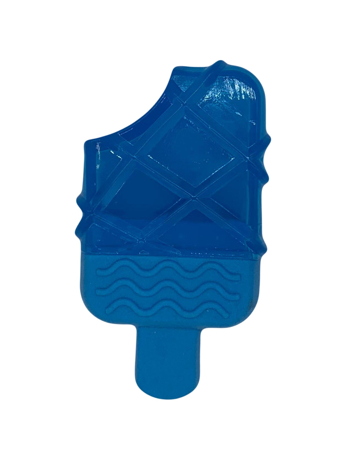 Blauw hondenspeeltje in de vorm van een ijsje met bijtbestendige textuur, ideaal voor verkoeling in de zomer.