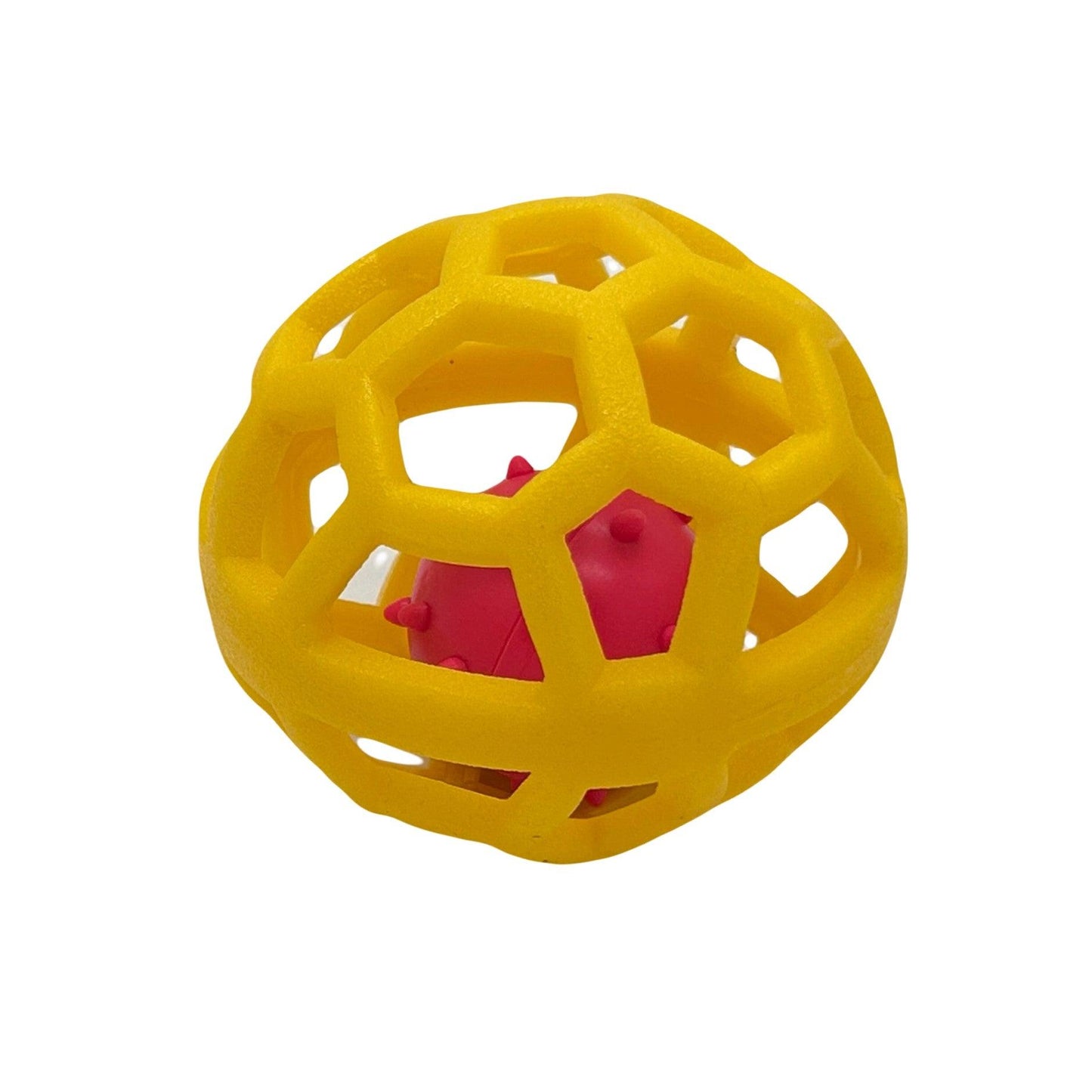 Een gele Bellende Bal met een rode binnenbal en open structuur, perfect voor interactief speelplezier.