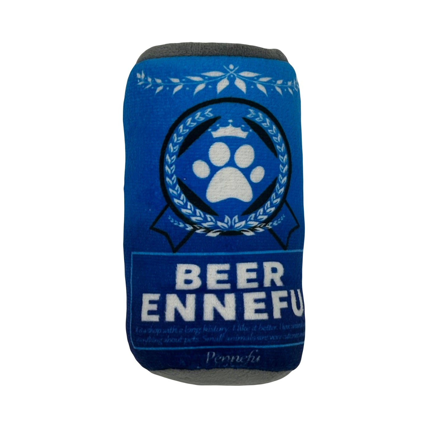 Pluche hondenspeeltje in de vorm van blauw blikje bier met een wit hondenpoot-logo. Zacht en voorzien van een pieper.