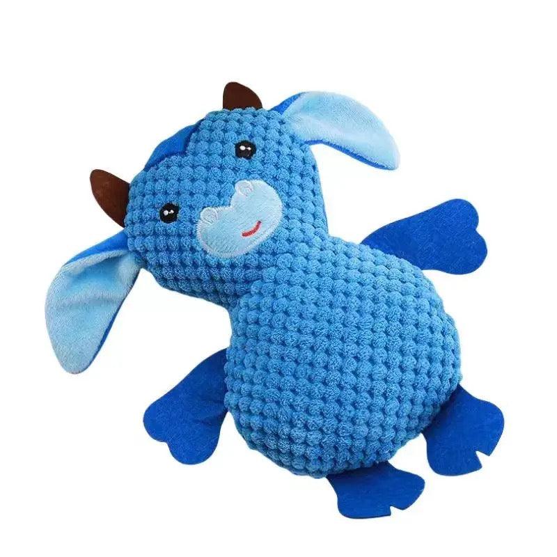 Een blauwe hondenknuffel in de vorm van een uil, gemaakt van zacht materiaal met pluche details.