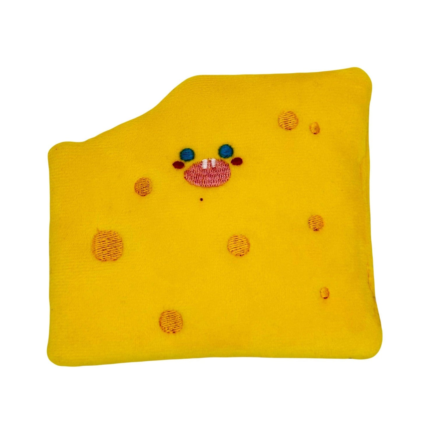 Geel pluche hondenspeeltje in de vorm van een kaasblok met een schattig geborduurd gezicht en ronde kaasgaatjes.