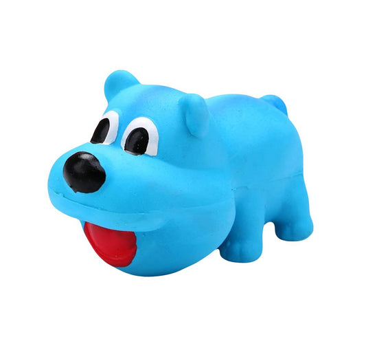 Blauw rubberen hondenspeeltje in de vorm van een vrolijk een hond met een rode tong en grote ogen