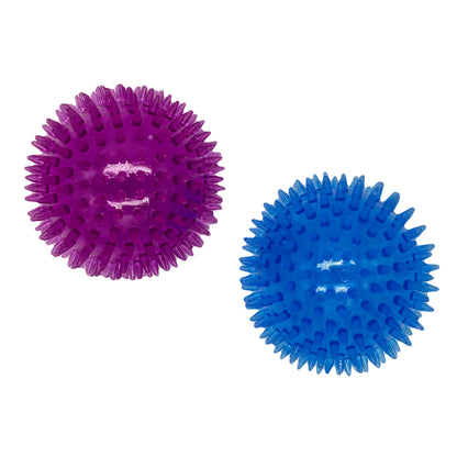 Twee hondenspeelgoed balletjes met spikes, een blauwe en een paarse. Leuk om mee te spelen en kan piepen door knijpen